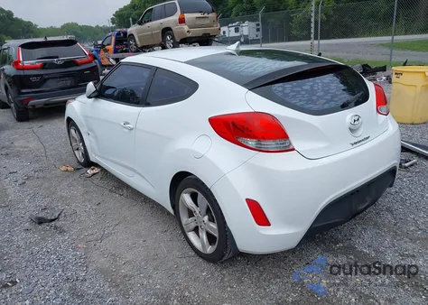 2013 Hyundai Veloster Base W/Black z USA, uszkodzony, nr VIN KMHTC6AD8DU166091